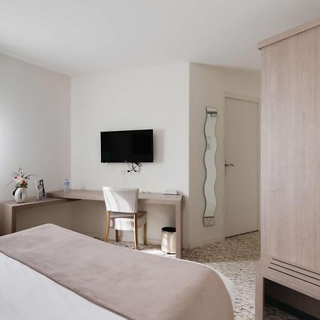 Brit Hotel Alghotel Канкал Екстериор снимка